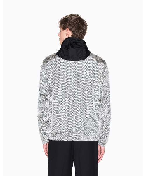ARMANI EXCHANGE(アルマーニエクスチェンジ)の「【A|X アルマーニ エクスチェンジ】オールオーバーロゴ リバーシブル フーデッドブルゾン(ナイロンジャケット・メンズ・アイボリー・LARGE/MEDIUM/SMALL/X-LARGE/X-SMALL)」の2枚目の写真