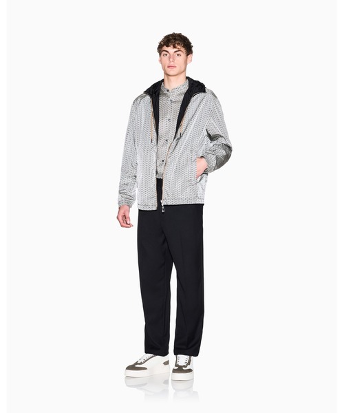 ARMANI EXCHANGE(アルマーニエクスチェンジ)の「【A|X アルマーニ エクスチェンジ】オールオーバーロゴ リバーシブル フーデッドブルゾン(ナイロンジャケット・メンズ・アイボリー・LARGE/MEDIUM/SMALL/X-LARGE/X-SMALL)」の4枚目の写真