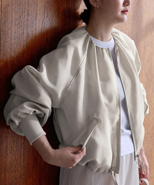 IENA（イエナ）の「《一部カラーWEB限定/新色あり/追加2》ウォッシャブル シアーノーカラーブルゾン（その他アウター・レディース・チャコールグレー/ベージュ/ネイビー・FREE）」の2枚目の写真