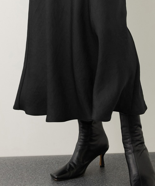 ROPE'（ロペ）の「リンクルサテンマーメイドスカート（スカート・レディース・ブラック/ベージュ・38/36）」の4枚目の写真