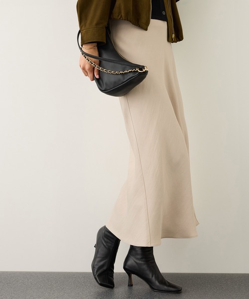 ROPE'（ロペ）の「リンクルサテンマーメイドスカート（スカート・レディース・ブラック/ベージュ・38/36）」の5枚目の写真
