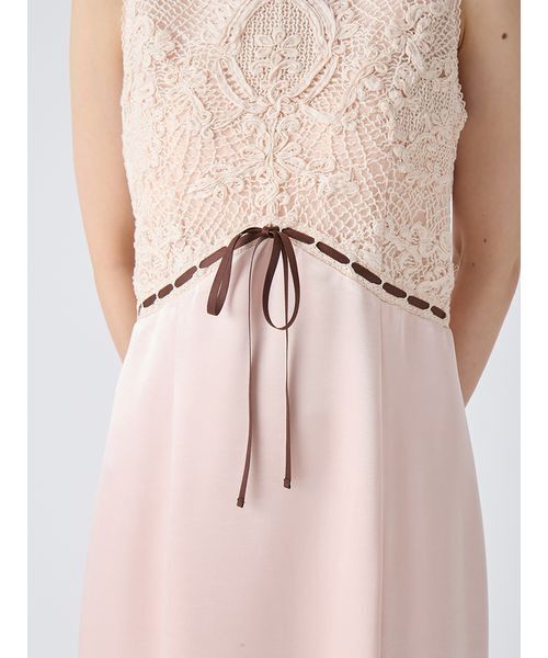 LILY BROWN（リリーブラウン）の「エンブロイダリーヴィンテージサテンドレス（ドレス・レディース・ピンク/チャコールグレー/ブラック・0/1）」の9枚目の写真