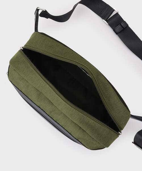 tk.TAKEO KIKUCHI(ティーケータケオキクチ)の「【保冷】レクタングルボディバッグ(ボディバッグ/ウエストポーチ・メンズ・チャコールグレー/ダークグリーン/ネイビー・00)」の4枚目の写真