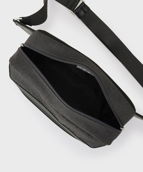 tk.TAKEO KIKUCHI(ティーケータケオキクチ)の「【保冷】レクタングルボディバッグ(ボディバッグ/ウエストポーチ・メンズ・チャコールグレー/ダークグリーン/ネイビー・00)」の6枚目の写真