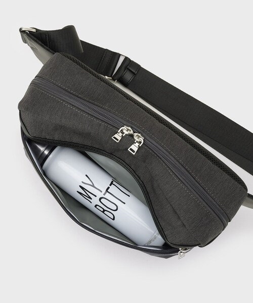 tk.TAKEO KIKUCHI(ティーケータケオキクチ)の「【保冷】レクタングルボディバッグ(ボディバッグ/ウエストポーチ・メンズ・チャコールグレー/ダークグリーン/ネイビー・00)」の8枚目の写真