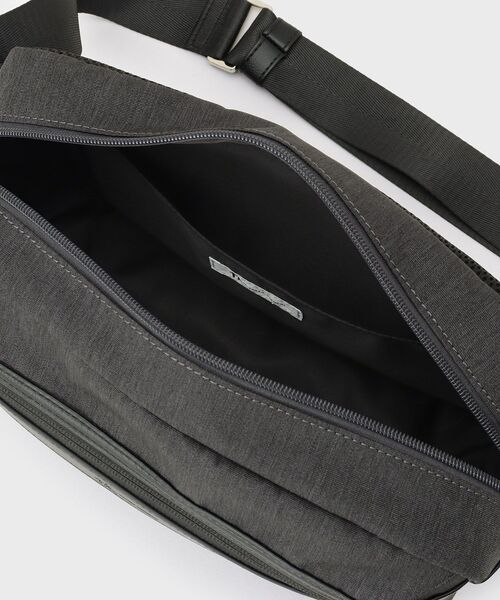 tk.TAKEO KIKUCHI(ティーケータケオキクチ)の「【保冷】レクタングルボディバッグ(ボディバッグ/ウエストポーチ・メンズ・チャコールグレー/ダークグリーン/ネイビー・00)」の9枚目の写真