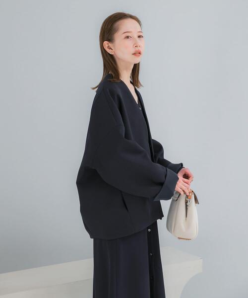 URBAN RESEARCH ROSSO WOMEN（アーバンリサーチ　ロッソ）の「『一部別注カラー』ELENDEEK　FORM SHORT COAT（ノーカラージャケット・レディース・ネイビー/ライトブルー/オフホワイト・FREE）」の15枚目の写真