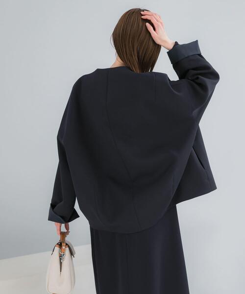 URBAN RESEARCH ROSSO WOMEN（アーバンリサーチ　ロッソ）の「『一部別注カラー』ELENDEEK　FORM SHORT COAT（ノーカラージャケット・レディース・ネイビー/ライトブルー/オフホワイト・FREE）」の16枚目の写真