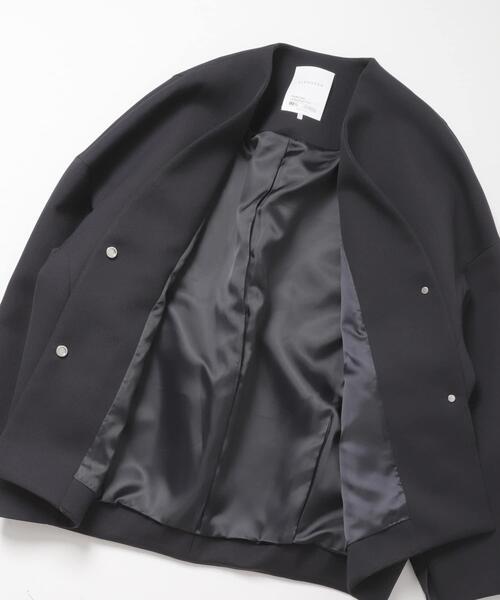 URBAN RESEARCH ROSSO WOMEN（アーバンリサーチ　ロッソ）の「『一部別注カラー』ELENDEEK　FORM SHORT COAT（ノーカラージャケット・レディース・ネイビー/ライトブルー/オフホワイト・FREE）」の20枚目の写真