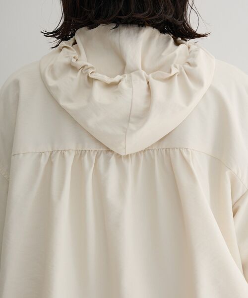 Green　Parks（グリーンパークス）の「撥水加工フード付ブルゾン（ブルゾン・レディース・カーキ/ホワイト系その他2/グレー・FREE）」の11枚目の写真