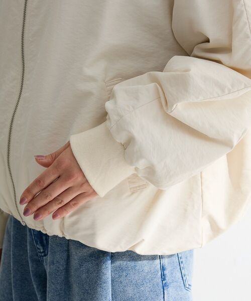 Green　Parks（グリーンパークス）の「撥水加工フード付ブルゾン（ブルゾン・レディース・カーキ/ホワイト系その他2/グレー・FREE）」の12枚目の写真