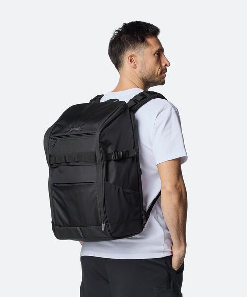 UNDER ARMOUR(アンダーアーマー)の「UAクール バックパック 4.0 30リットル(トレーニング/メンズ/レディース)(バックパック/リュック・レディース・ブラック・ONESIZE)」の10枚目の写真