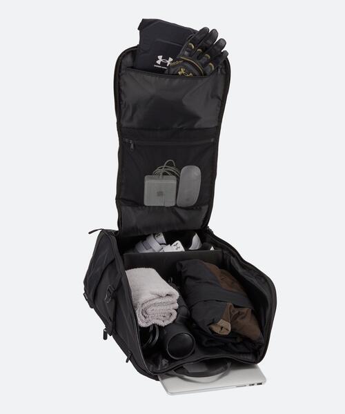 UNDER ARMOUR(アンダーアーマー)の「UAクール バックパック 4.0 30リットル(トレーニング/メンズ/レディース)(バックパック/リュック・レディース・ブラック・ONESIZE)」の2枚目の写真