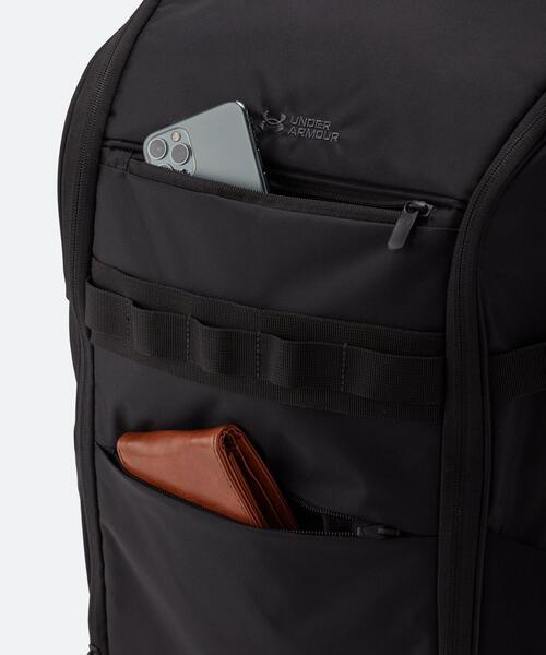 UNDER ARMOUR(アンダーアーマー)の「UAクール バックパック 4.0 30リットル(トレーニング/メンズ/レディース)(バックパック/リュック・レディース・ブラック・ONESIZE)」の4枚目の写真