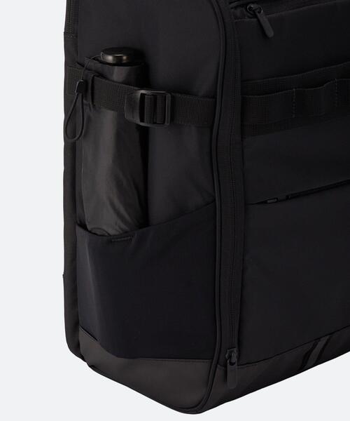 UNDER ARMOUR(アンダーアーマー)の「UAクール バックパック 4.0 30リットル(トレーニング/メンズ/レディース)(バックパック/リュック・レディース・ブラック・ONESIZE)」の6枚目の写真