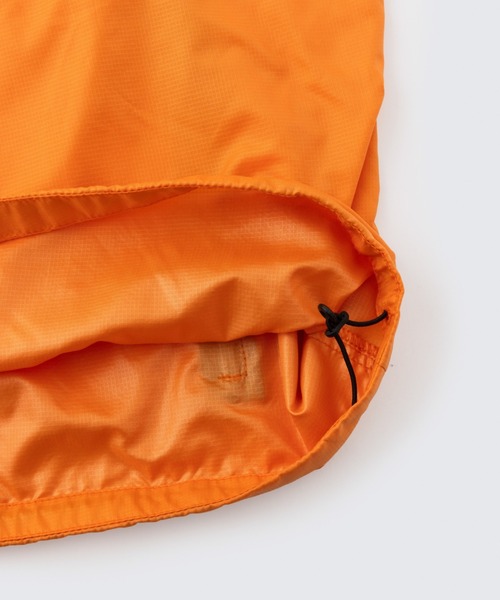 WILD THINGS(ワイルドシングス)の「パッカブルウィンドパーカー│PACKABLE WIND PARKA(ナイロンジャケット・メンズ・オレンジ/チャコールグレー/オリーブ/ブラック・XL/L/M/S)」の11枚目の写真