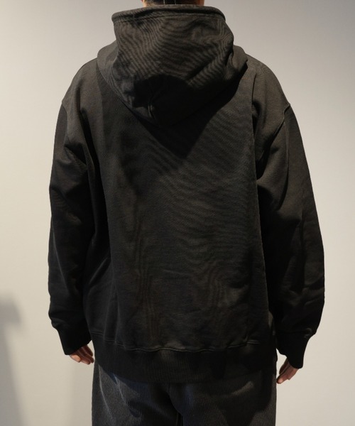 MM6 Maison Margiela(エムエムシックス メゾン マルジェラ)の「MM6 SWEATSHIRT(パーカー・メンズ・ブラック・LARGE/MEDIUM)」の3枚目の写真