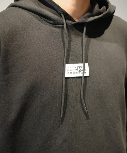 MM6 Maison Margiela(エムエムシックス メゾン マルジェラ)の「MM6 SWEATSHIRT(パーカー・メンズ・ブラック・LARGE/MEDIUM)」の4枚目の写真