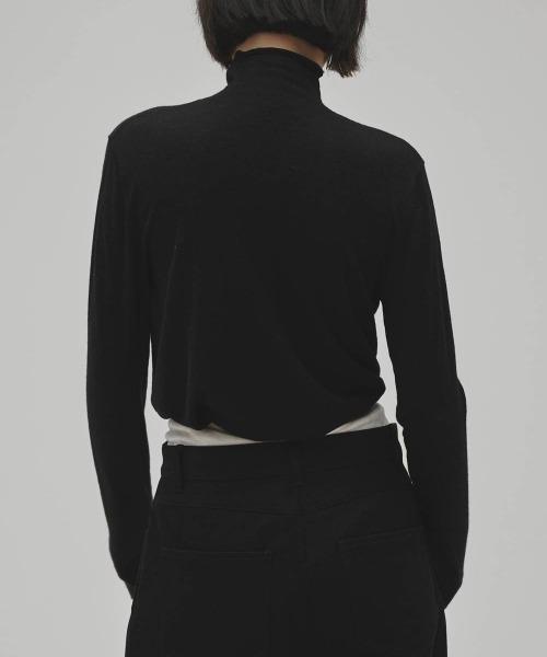 TODAYFUL(トゥデイフル)の「TODAYFUL Turtleneck Button Knit タートルネックボタンニット/12620510(ニット/セーター・レディース・チャコールグレー/ブラック・ONE SIZE)」の4枚目の写真