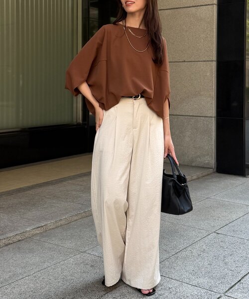 Chez toi（シェトワ）の「【二の腕カバー】【高コスパ高見え】梨地ヤッコスリーブプルオーバー（Tシャツ/カットソー・レディース・ブラック/グリーン/レッド/オフホワイト/ネイビー/ブルー/ブラウン/イエロー・FREE）」の15枚目の写真