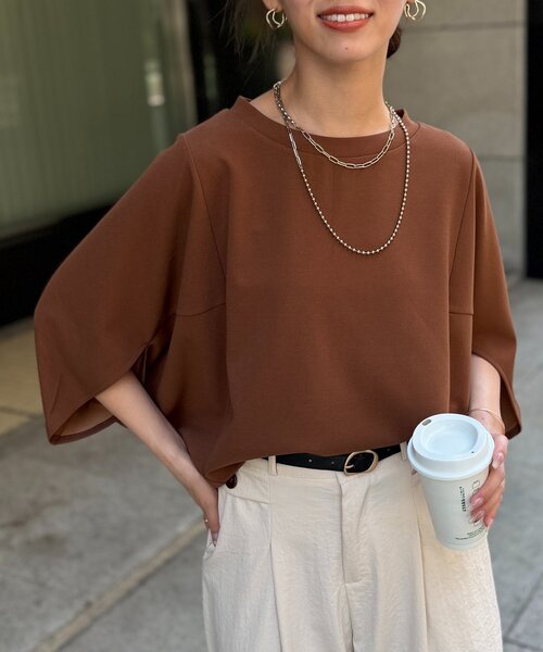 Chez toi（シェトワ）の「【二の腕カバー】【高コスパ高見え】梨地ヤッコスリーブプルオーバー（Tシャツ/カットソー・レディース・ブラック/グリーン/レッド/オフホワイト/ネイビー/ブルー/ブラウン/イエロー・FREE）」の16枚目の写真