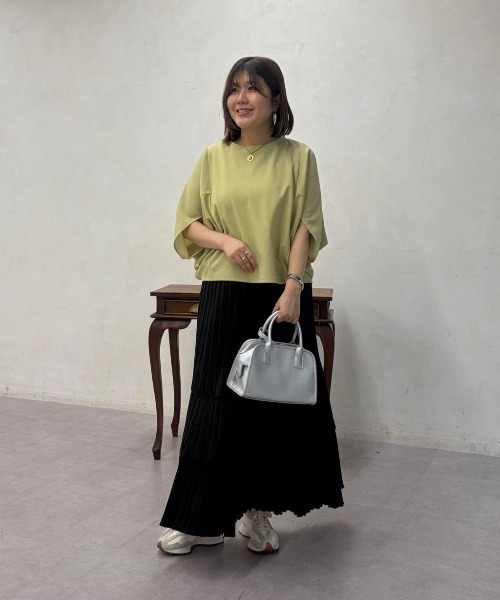 Chez toi（シェトワ）の「【二の腕カバー】【高コスパ高見え】梨地ヤッコスリーブプルオーバー（Tシャツ/カットソー・レディース・ブラック/グリーン/レッド/オフホワイト/ネイビー/ブルー/ブラウン/イエロー・FREE）」の9枚目の写真
