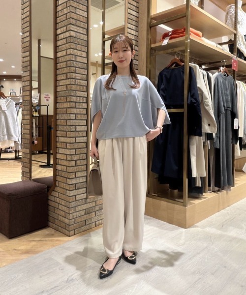 Chez toi（シェトワ）の「【二の腕カバー】【高コスパ高見え】梨地ヤッコスリーブプルオーバー（Tシャツ/カットソー・レディース・ブラック/グリーン/レッド/オフホワイト/ネイビー/ブルー/ブラウン/イエロー・FREE）」の11枚目の写真