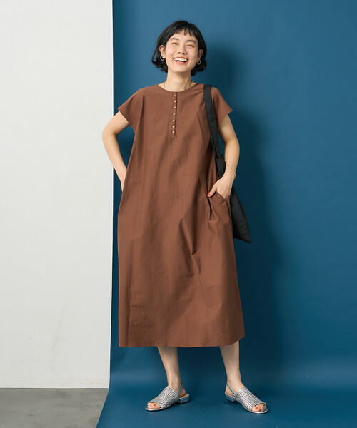 FREAK'S STORE(フリークスストア)の「藤本美貴 × FREAK'S STORE/フリークスストア 接触冷感/UVカット ヘンリーネックフレアワンピース(ワンピース・レディース・ブラウン/ブラック/ブルー・フリ-)」の18枚目の写真
