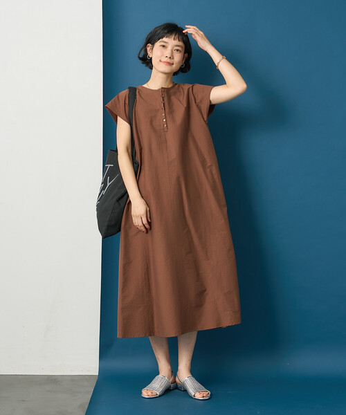 FREAK'S STORE(フリークスストア)の「藤本美貴 × FREAK'S STORE/フリークスストア 接触冷感/UVカット ヘンリーネックフレアワンピース(ワンピース・レディース・ブラウン/ブラック/ブルー・フリ-)」の19枚目の写真