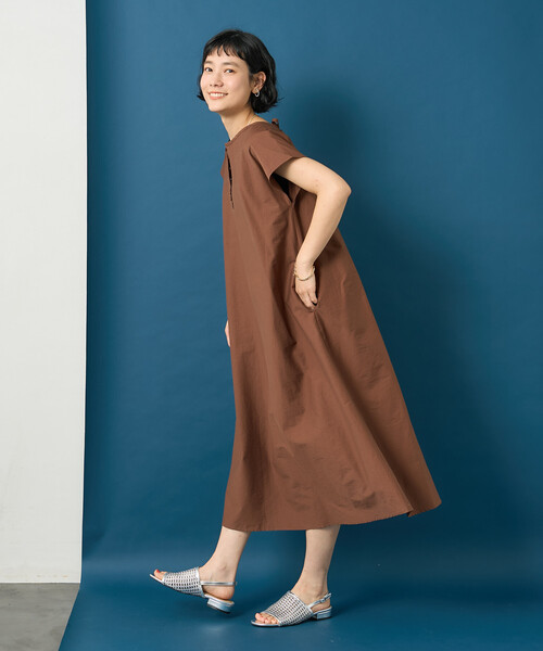 FREAK'S STORE(フリークスストア)の「藤本美貴 × FREAK'S STORE/フリークスストア 接触冷感/UVカット ヘンリーネックフレアワンピース(ワンピース・レディース・ブラウン/ブラック/ブルー・フリ-)」の21枚目の写真
