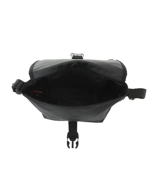 Manhattan Portage(マンハッタンポーテージ)の「Nylon Messenger Bag (XS) FZP LVL MTA(メッセンジャーバッグ・メンズ・ブラック・X-SMALL)」の3枚目の写真