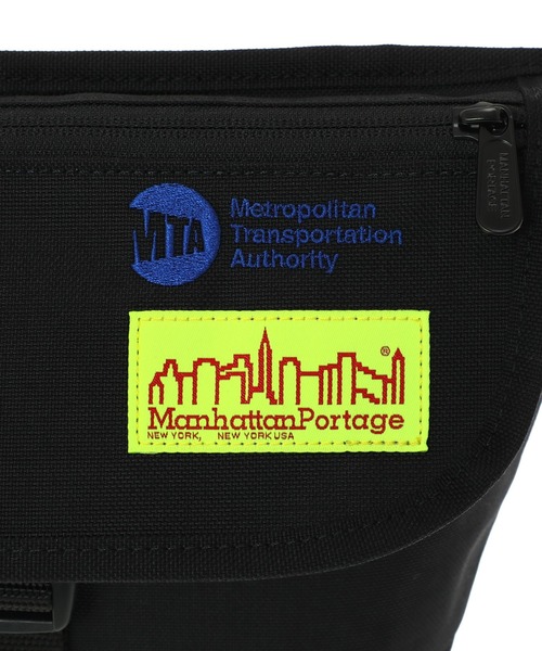 Manhattan Portage(マンハッタンポーテージ)の「Nylon Messenger Bag (XS) FZP LVL MTA(メッセンジャーバッグ・メンズ・ブラック・X-SMALL)」の5枚目の写真