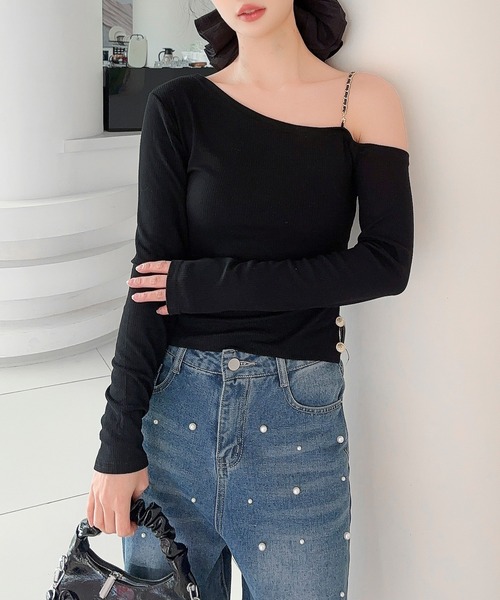 Jasmine Grandiflorum(ジャスミングランディフローラム)の「【Jasmine】アシメチェーンワンショルトップス(Tシャツ/カットソー・レディース・ベージュ/ブラック・FREE)」の8枚目の写真