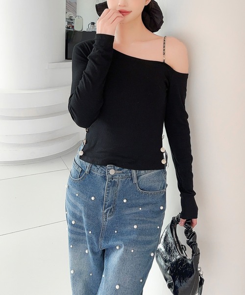 Jasmine Grandiflorum(ジャスミングランディフローラム)の「【Jasmine】アシメチェーンワンショルトップス(Tシャツ/カットソー・レディース・ベージュ/ブラック・FREE)」の9枚目の写真