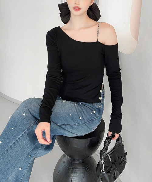 Jasmine Grandiflorum(ジャスミングランディフローラム)の「【Jasmine】アシメチェーンワンショルトップス(Tシャツ/カットソー・レディース・ベージュ/ブラック・FREE)」の12枚目の写真