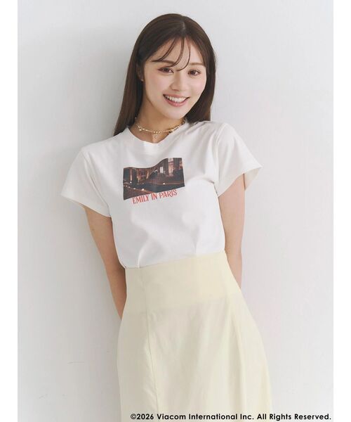 MERCURYDUO(マーキュリーデュオ)の「【EMILY IN PARISコラボ】グラフィックロゴTシャツ(Tシャツ/カットソー・レディース・オフホワイト・FREE)」の3枚目の写真