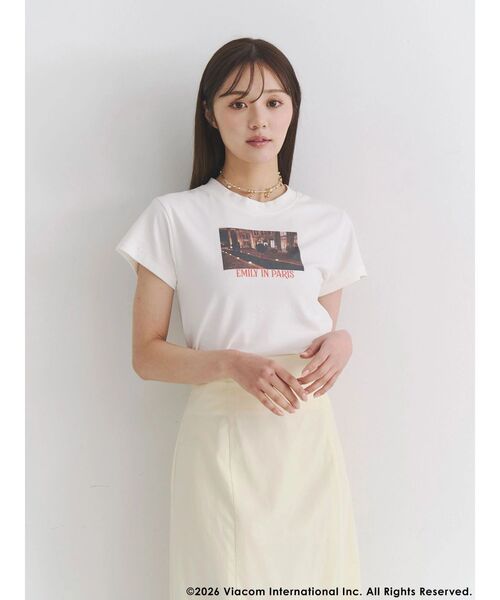 MERCURYDUO(マーキュリーデュオ)の「【EMILY IN PARISコラボ】グラフィックロゴTシャツ(Tシャツ/カットソー・レディース・オフホワイト・FREE)」の4枚目の写真