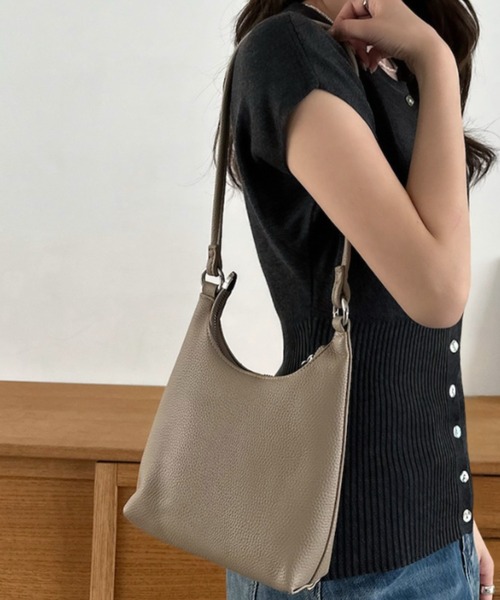 Eclat one(エクラワン)の「【Eclat one】スリム ミニマル ワンショルダー バッグ(ショルダーバッグ・レディース・イエロー/ベージュ/ブラック・FREE)」の1枚目の写真