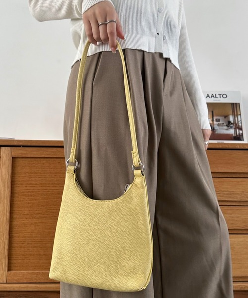 Eclat one(エクラワン)の「【Eclat one】スリム ミニマル ワンショルダー バッグ(ショルダーバッグ・レディース・イエロー/ベージュ/ブラック・FREE)」の5枚目の写真