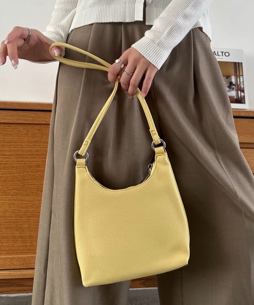 Eclat one(エクラワン)の「【Eclat one】スリム ミニマル ワンショルダー バッグ(ショルダーバッグ・レディース・イエロー/ベージュ/ブラック・FREE)」の6枚目の写真