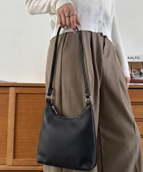 Eclat one(エクラワン)の「【Eclat one】スリム ミニマル ワンショルダー バッグ(ショルダーバッグ・レディース・イエロー/ベージュ/ブラック・FREE)」の7枚目の写真