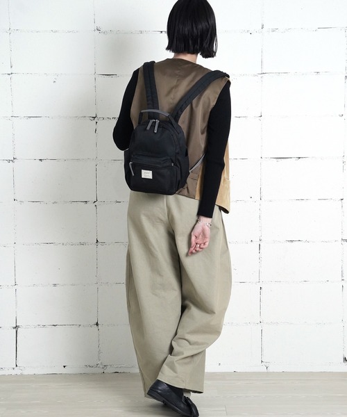 anello GRANDE（アネログランデ）の「"02"≪anello GRANDE≫motte/モッテ 5ポケット/7L もちっとハンドル ラウンド ミニリュック（バックパック/リュック・レディース・ブラック/ブルーグレー/グレー/サンドベージュ・ONE SIZE）」の5枚目の写真