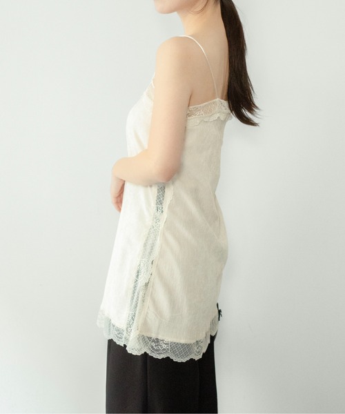 on:nue（オンニュ）の「【on:nue】[着用動画あり！] ベルベットレースキャミトップス（キャミソール・レディース・グレー/マスタード/ブラック/アイボリー・FREE）」の7枚目の写真