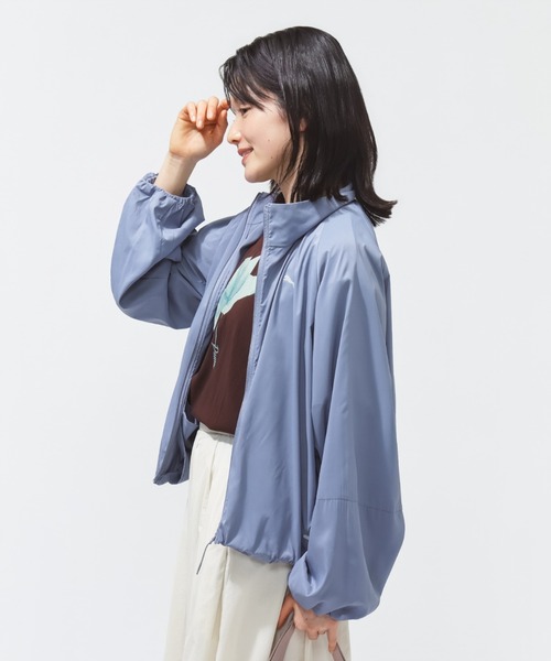 PUMA（プーマ）の「【別注】プーマ PUMA ESS ELEVATED パッカブル ウーブン ソリッド JKT 限定コラボ（ナイロンジャケット・レディース・ブルーグレー/サンドグレー・M/L）」の3枚目の写真