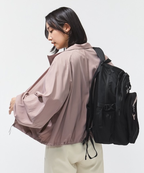 PUMA（プーマ）の「【別注】プーマ PUMA ESS ELEVATED パッカブル ウーブン ソリッド JKT 限定コラボ（ナイロンジャケット・レディース・ブルーグレー/サンドグレー・M/L）」の8枚目の写真