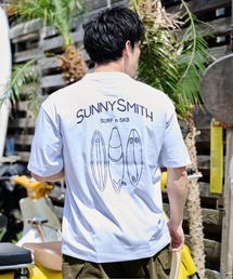 【SUNNY SMITH】サーフボードイラストロゴ両面刺繍Tシャツ