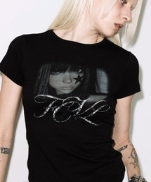 .KOM（ドットコム）の「A'GEM/9 × .kom 『FANCY CLUB/ファンシークラブ』FCL SHADOW DOLL TEE/シャドードールTシャツ（Tシャツ/カットソー）」