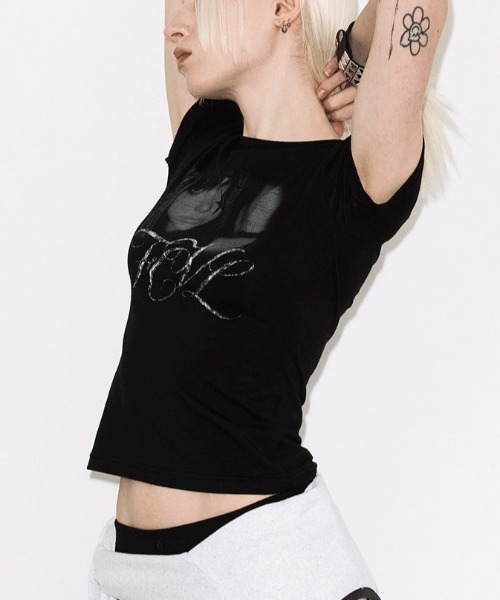 FANCY CLUB(ファンシークラブ)の「A'GEM/9 × .kom 『FANCY CLUB/ファンシークラブ』FCL SHADOW DOLL TEE/シャドードールTシャツ(Tシャツ/カットソー・レディース・ブラック・S/22.5㎝)」の2枚目の写真