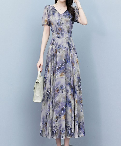 LUCPY(ラクピー)の「ニュアンスフラワーフレアロングワンピース(ワンピース・レディース・パープル・XX-LARGE/X-LARGE/LARGE/MEDIUM)」の2枚目の写真