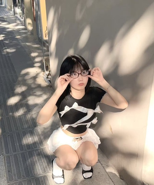 AsheKsha(アシクシャ)の「スリムフィットのショート丈Tシャツ(Tシャツ/カットソー・レディース・ブラック・M)」の10枚目の写真